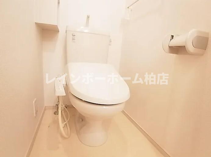 トイレ　温水洗浄便座です