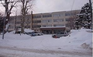 中学校　東栄中学校（中学校）まで270m