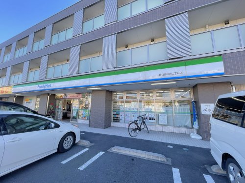 コンビニ　ファミリーマート　春日部谷原二丁目店（コンビニ）まで297m
