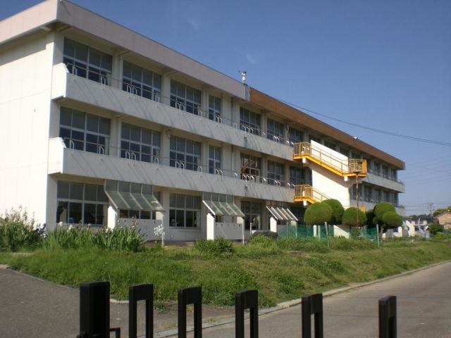 小学校　大口町立大口西小学校（小学校）まで668m