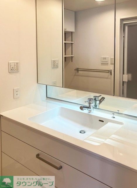洗面設備　※写真は同タイプ住戸です。