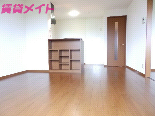 居室・リビング　同物件別部屋写真