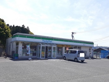 コンビニ　ファミリーマート天辰店（コンビニ）まで1300m