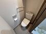 トイレ　こちらはトイレです。ピカピカなトイレで、気持ちも良いですね。