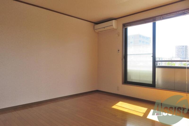 その他部屋・スペース　窓も大きく風通しが良く通気性もイイ感じ。