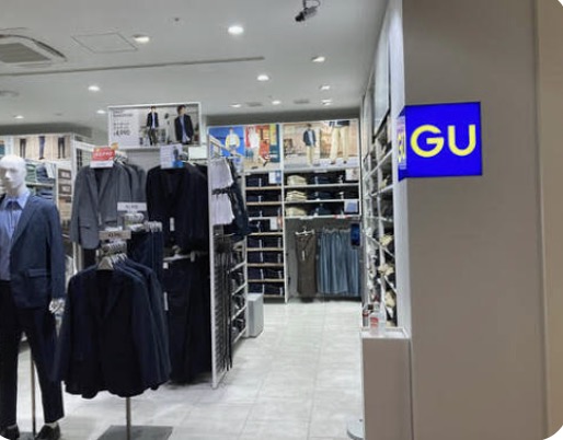 ショッピングセンター　ジーユーカメイドクロック店（ショッピングセンター）まで588m