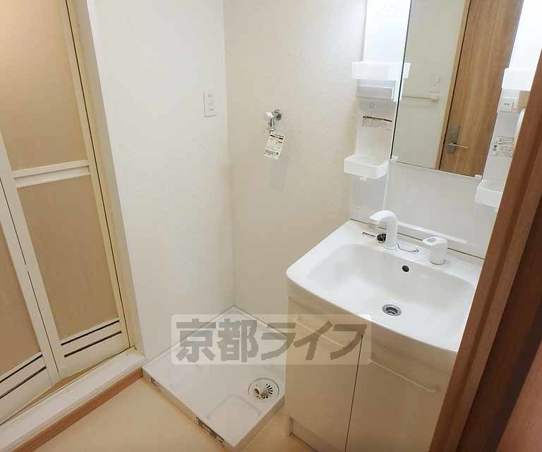 洗面設備　シャワー付きの洗面台