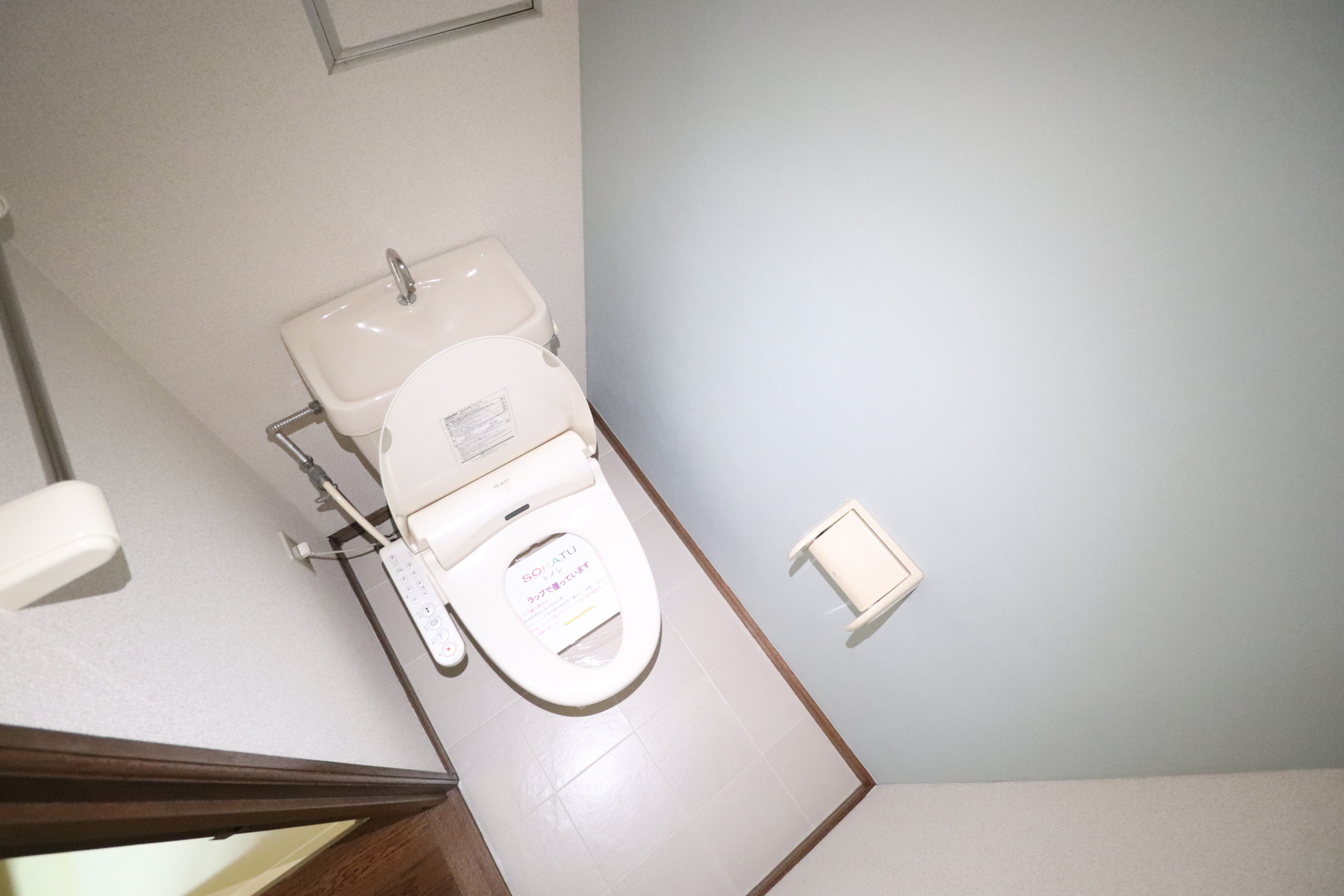 トイレ　壁紙の色も素敵なトイレです♪