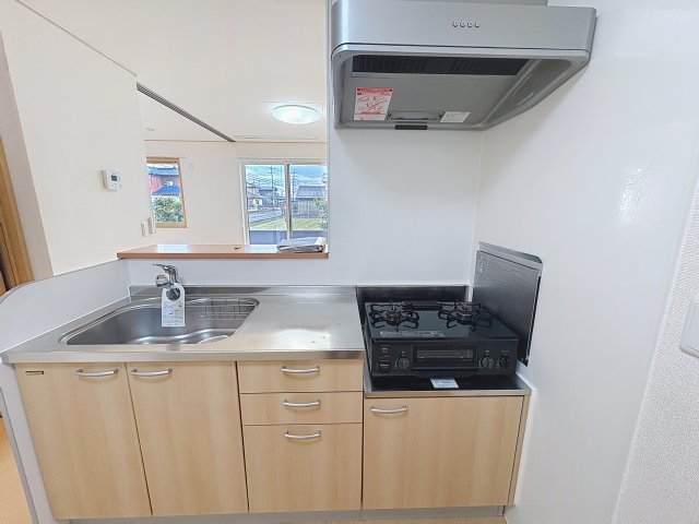キッチン　掲載写真は同型モデルを掲載しており実際のお部屋と仕様等が異な