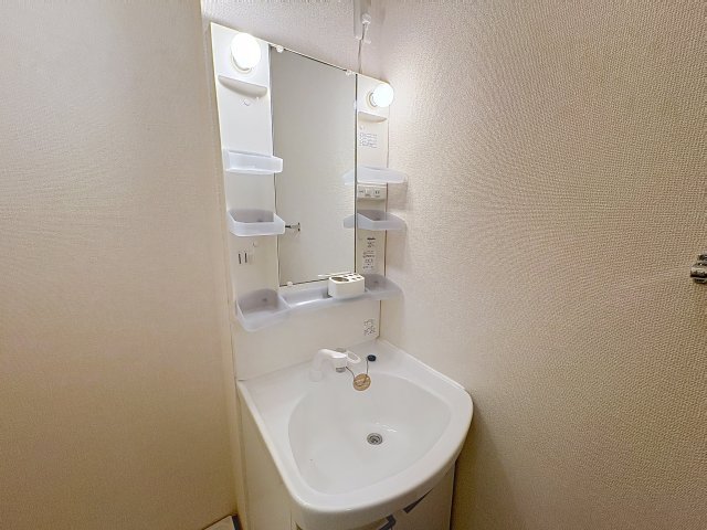 洗面設備　掲載写真は同型モデルを掲載しており実際のお部屋と仕様等が異な