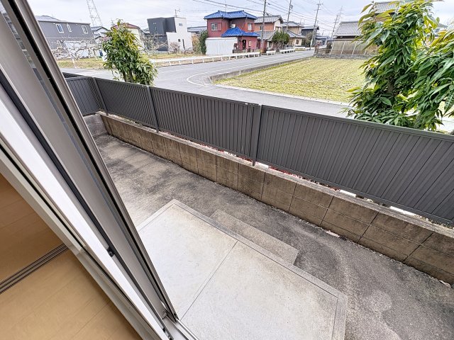 庭　掲載写真は同型モデルを掲載しており実際のお部屋と仕様等が異な