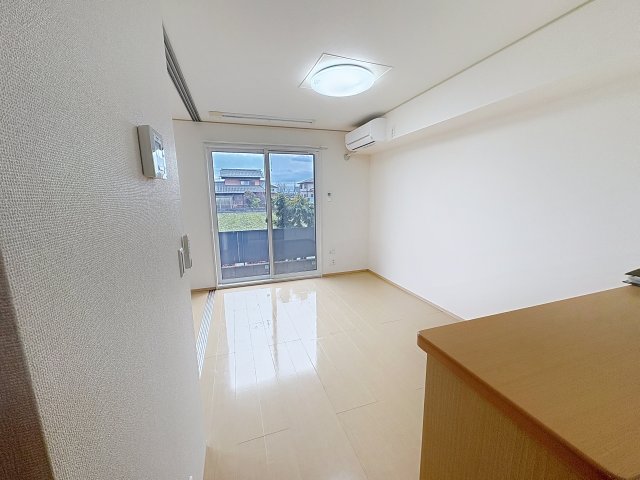 居室・リビング　掲載写真は同型モデルを掲載しており実際のお部屋と仕様等が異な