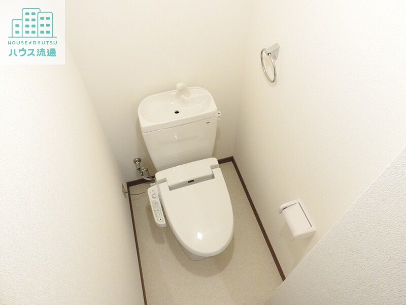 トイレ　※写真は別号室です。