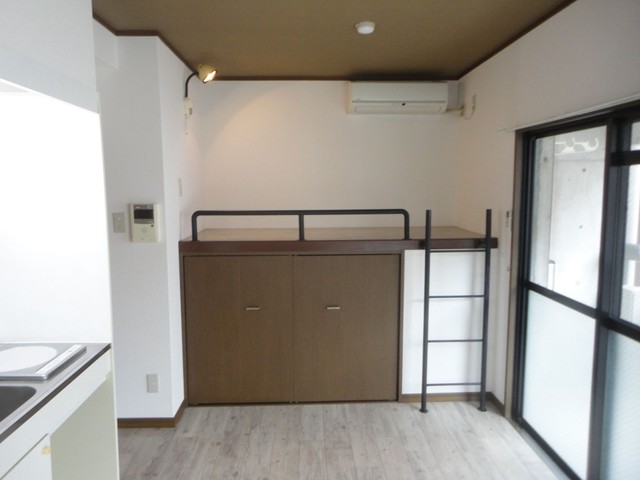 居室・リビング　同建物同タイプの画像を掲載中。内装工事後、現況優先とします。