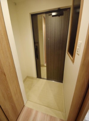 玄関　※別部屋参考写真