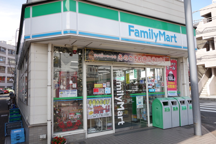 コンビニ　ファミリーマート（コンビニ）まで207m
