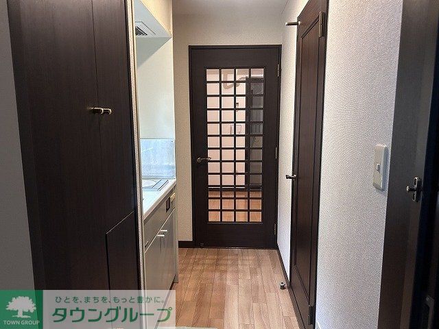 玄関　玄関から洋室