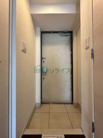 玄関　別部屋参考写真となります。