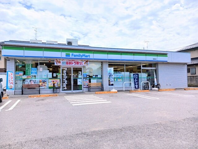 コンビニ　ファミリーマート（コンビニ）まで350m