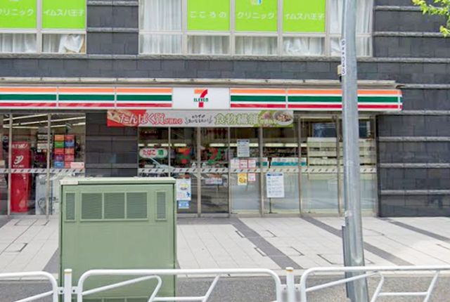 コンビニ　セブンイレブン 京王八王子駅前店（コンビニ）まで383m