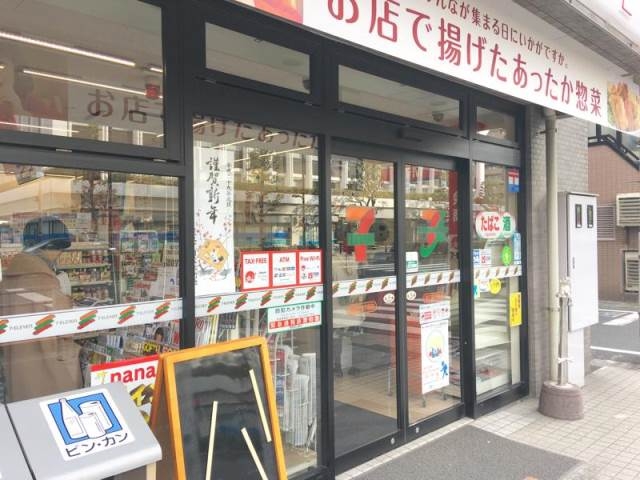 コンビニ　セブンイレブン港区芝三丁目店（コンビニ）まで74m