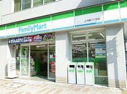 コンビニ　ファミリーマート 上大崎三丁目店（コンビニ）まで222m
