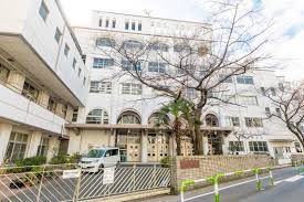 小学校　湯島小学校（小学校）まで549m