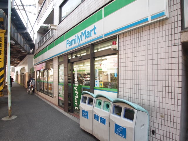 コンビニ　ファミリーマート 町屋店（コンビニ）まで220m