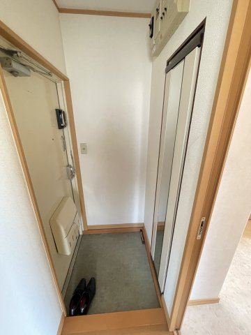 玄関　※別部屋参考画像です。