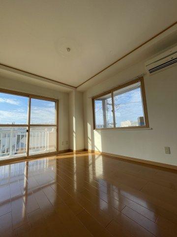 居室・リビング　※別部屋参考画像です。
