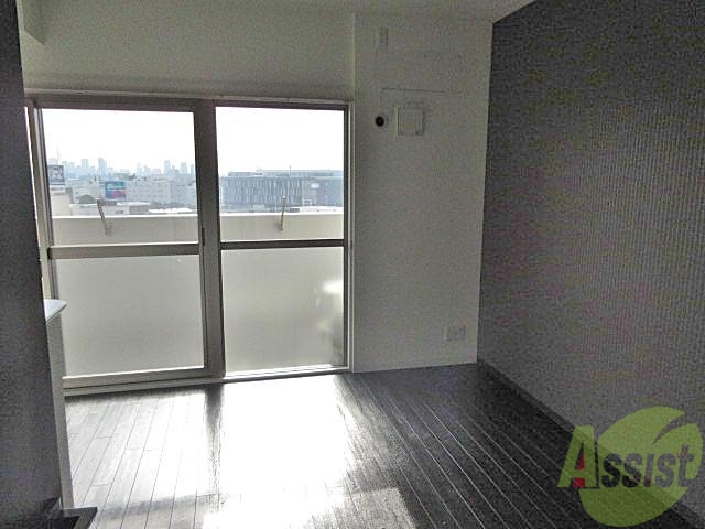居室・リビング　風通しの良さそうなお部屋で心地の良い朝を迎えられそうですね！