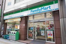 コンビニ　ファミリーマート三軒茶屋駅北口店（コンビニ）まで60m