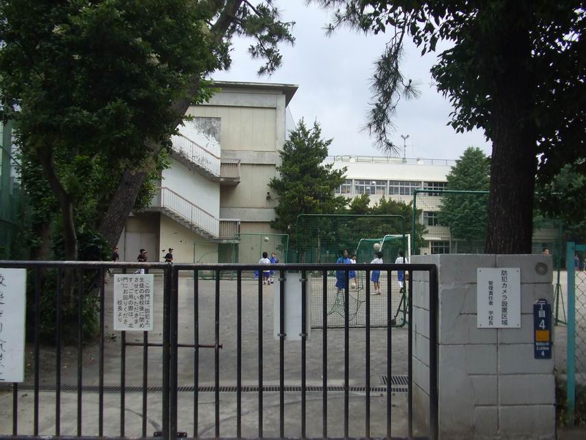 中学校　西東京市立田無第三中学校（中学校）まで683m