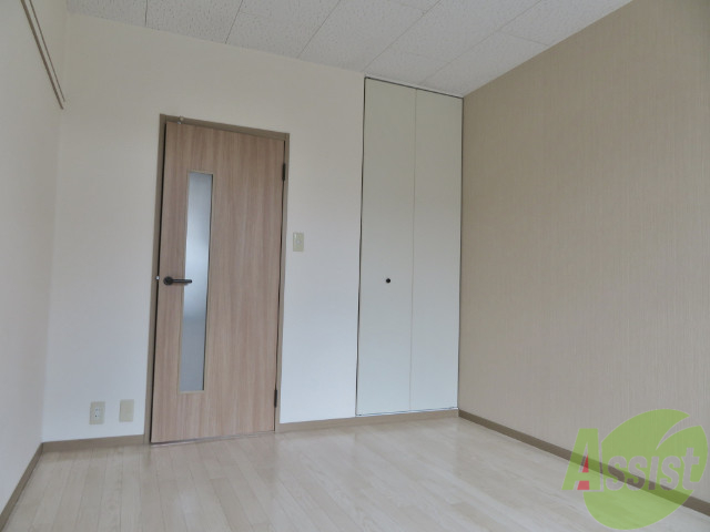その他部屋・スペース　寝室を別の角度から撮影しました。お昼寝したくなりますね。