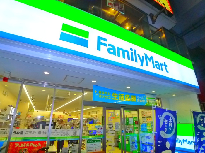 コンビニ　ファミリーマート（コンビニ）まで233m