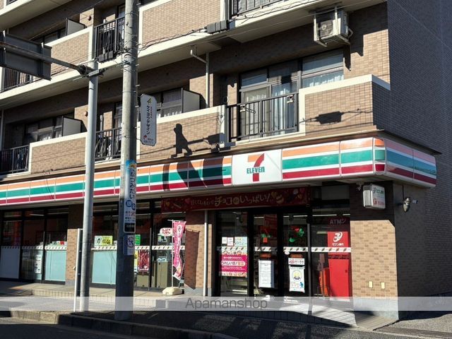 コンビニ　セブンイレブン（コンビニ）まで825m