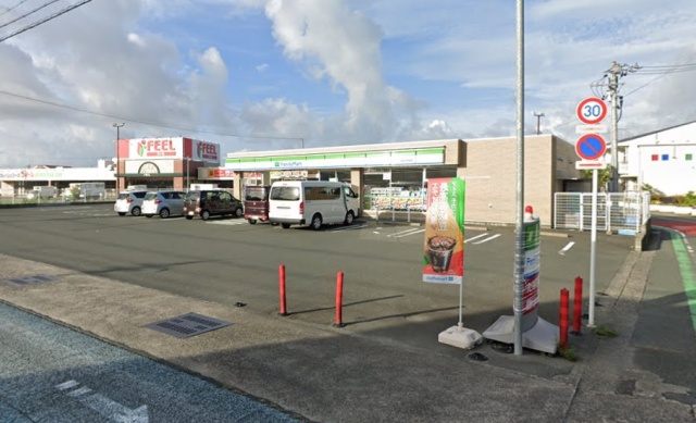 コンビニ　ファミリーマート　浜松初生町店（コンビニ）まで600m