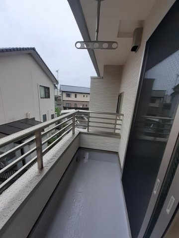 バルコニー　開放的で明るい空間を演出してくれるバルコニーです