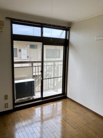居室・リビング　コンパクトで使いやすい洋室です