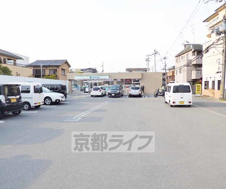 コンビニ　ファミリーマート 四条通梅津店（コンビニ）まで412m