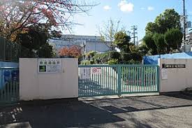 中学校　堺市立鳳中学校（中学校）まで369m