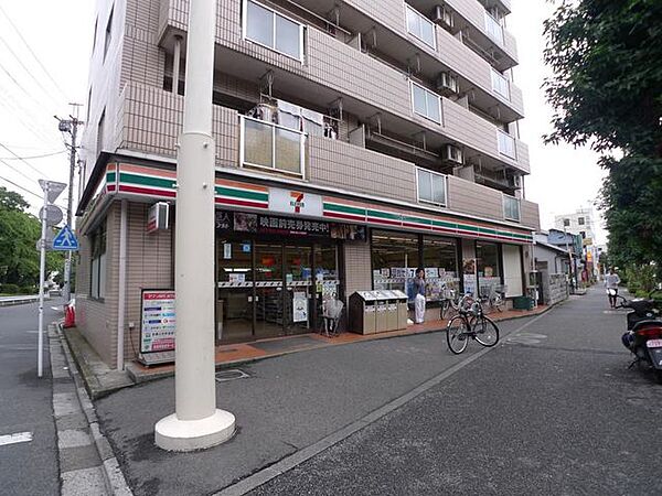 コンビニ　セブンイレブン足立大谷田1丁目店（コンビニ）まで833m