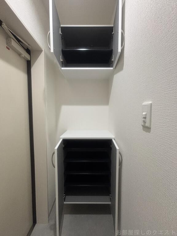 玄関　（写真は同タイプ）