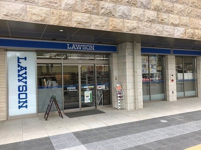 コンビニ　ローソン阪急桜井駅前店（コンビニ）まで240m