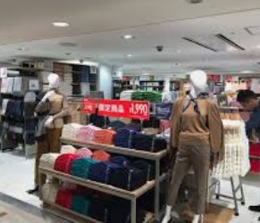 ショッピングセンター　ユニクロBIGBOX高田馬場店（ショッピングセンター）まで1083m