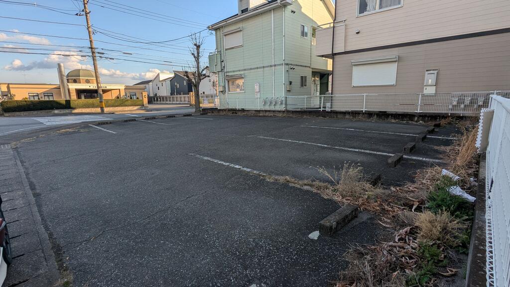 駐車場　敷地となりに月極ございます