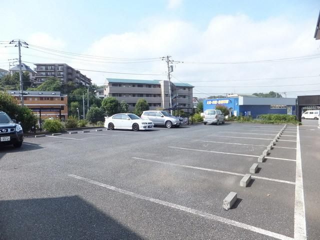 駐車場　★出し入れしやすい広めの駐車場です★