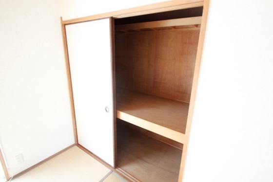 収納　※他の号室の写真です。
