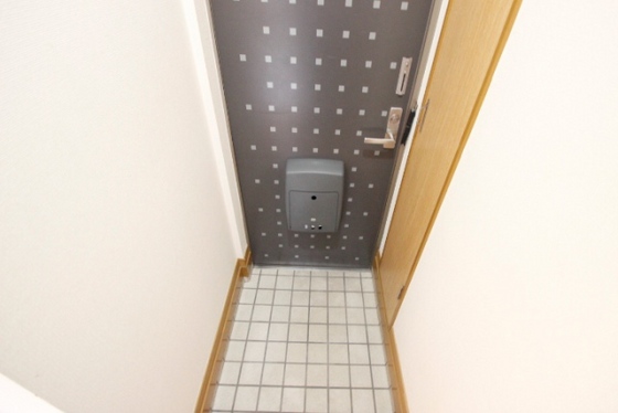 玄関　※他の号室の写真です。