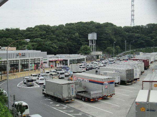 コンビニ　港北PA 下り（コンビニ）まで2532m